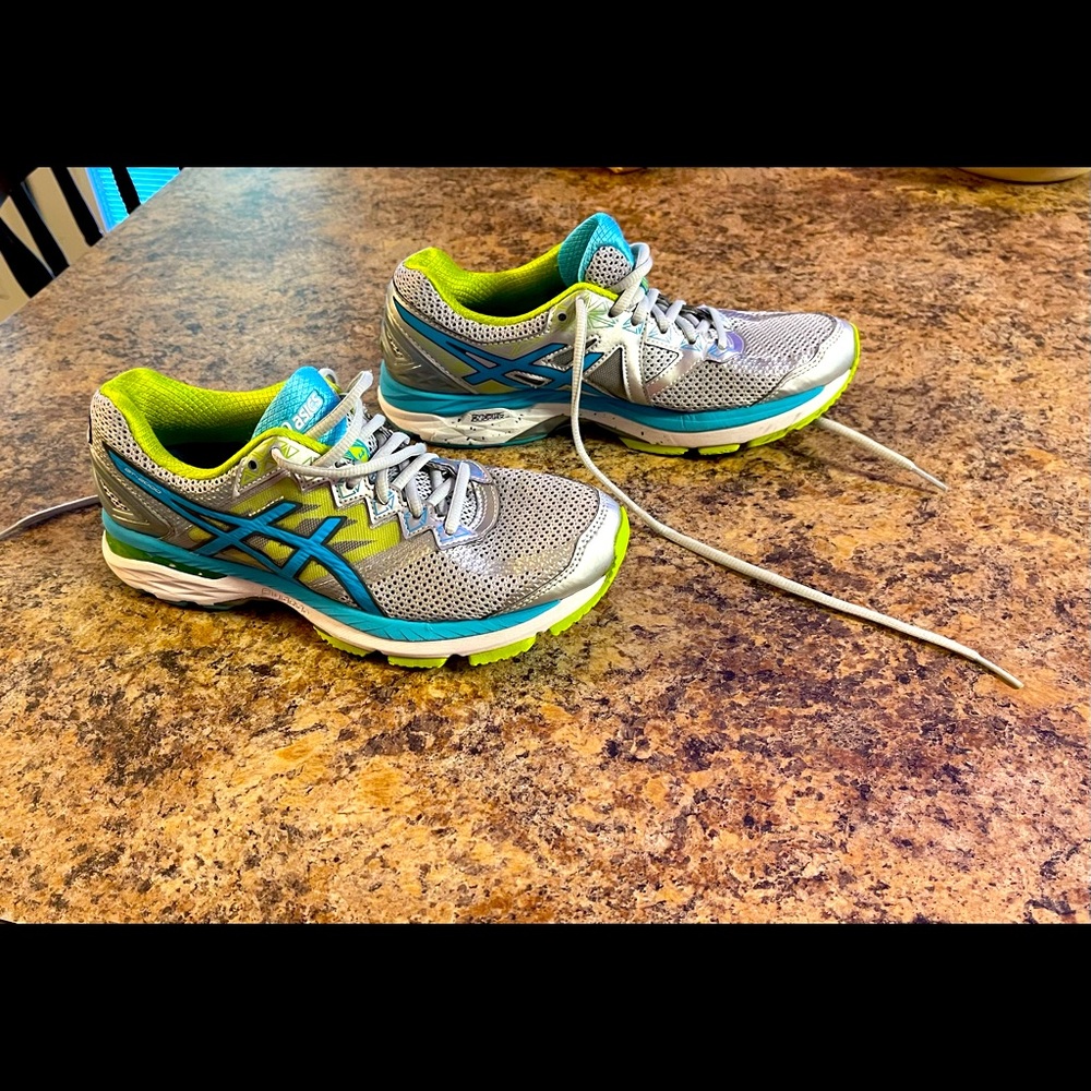 Women’s ASIC shoes GT 2000 size 8